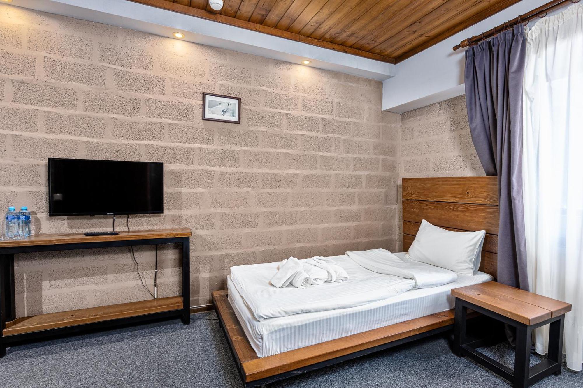 Alpine Lounge Boutique Hotel Stepantsminda Room photo