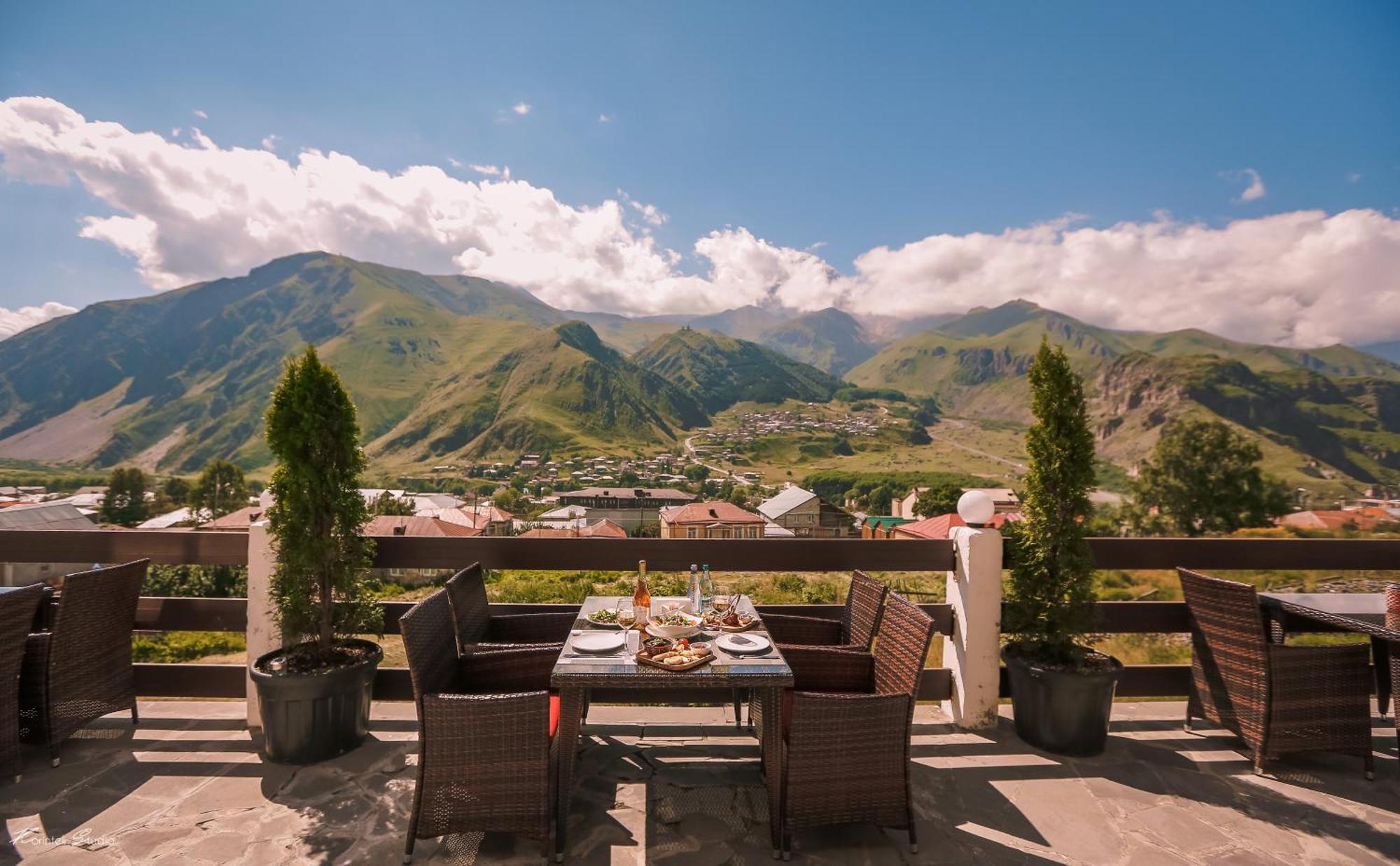 Alpine Lounge Boutique Hotel Stepantsminda Exterior photo