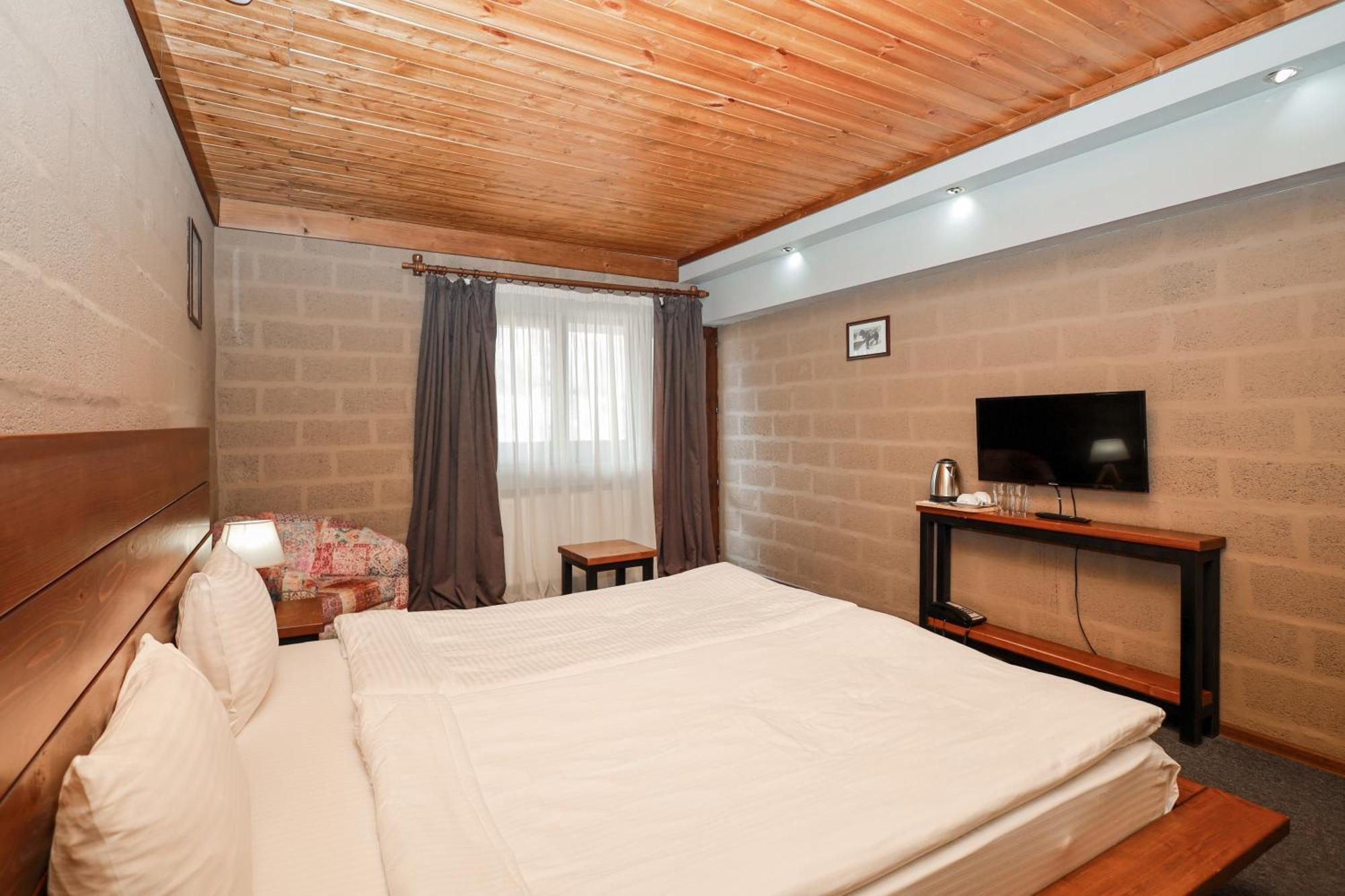 Alpine Lounge Boutique Hotel Stepantsminda Exterior photo
