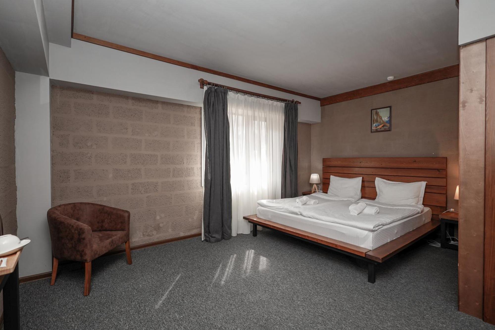 Alpine Lounge Boutique Hotel Stepantsminda Exterior photo